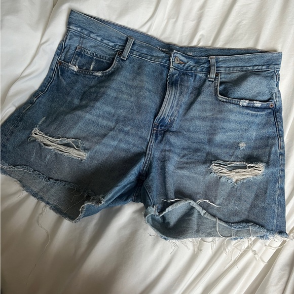 Distressed Jean shorts from Old Navy 🩵 - Picture 2 of 4
